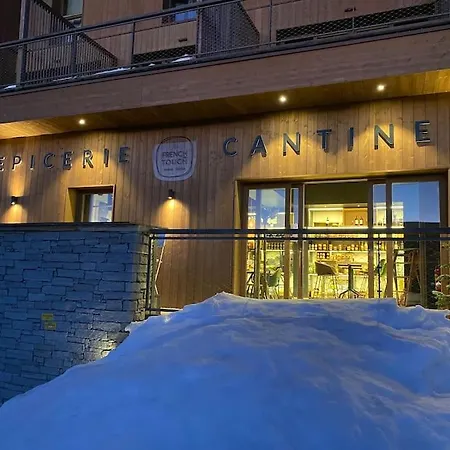 Haute Gamme Aux Pieds, Piscine, Sauna.